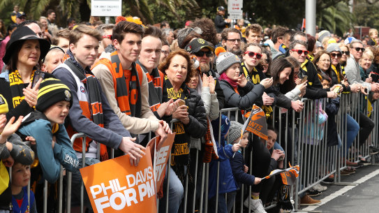 Spectators watch the 2019 AFL Grand Final Parade on September 27, 2019 in Melbourne, Australia.