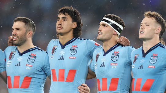 Proud Blue: Casey McLean (segundo por la izquierda) estuvo impresionante para los Blues cuando debutó desde el banco en su primer partido de Origin contra Queensland el mes pasado.