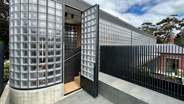 Pohio Adams Architects selected “Obleco”, the French glass block embedded with a raised circle that adds depth and texture as well as increasing privacy.