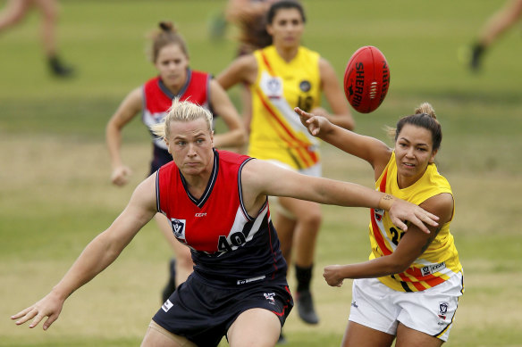 Transgender athlete Hannah Mouncey (left) playing in the VFLW in 2018.