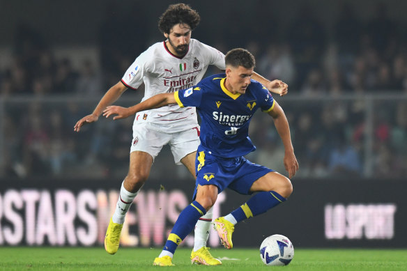 Ajdin Hrustic in action for Hellas Verona.