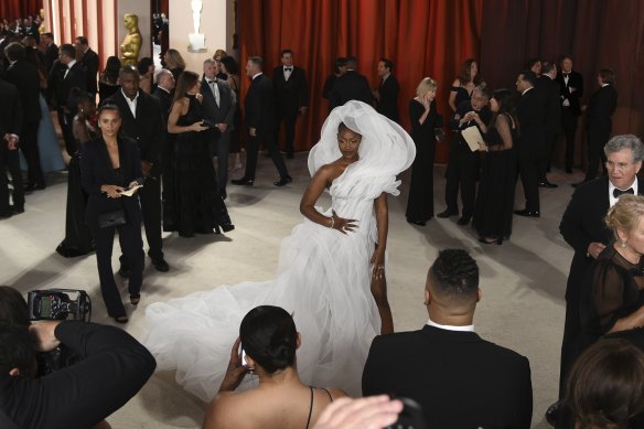 View blocker: Singer Tems arrives at the Academy Awards in Los Angeles.