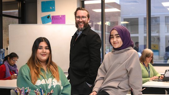 Principal Charles Hertzog with students Raghad Jafari and Gulsum Saiahi at River Nile School.