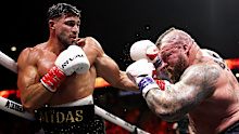 Tommy Fury punches Eddie Hall.
