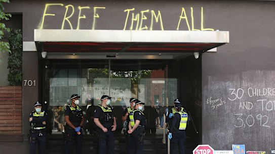 Police outside Melbourne’s Park Hotel.