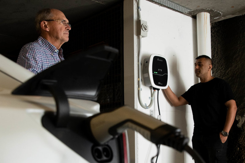 Apartment buildings race to retrofit electric vehicle chargers