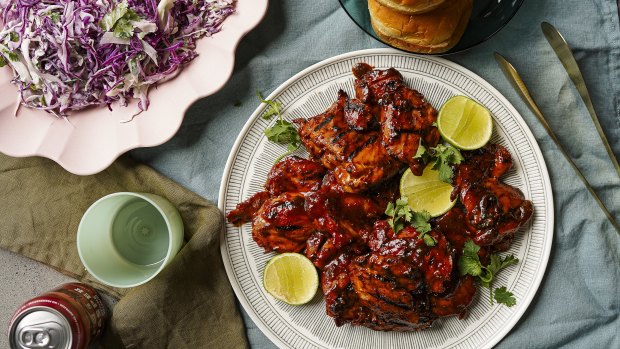 Alternative serving suggestion: Stuff the grilled chicken fillets into buns (top right).