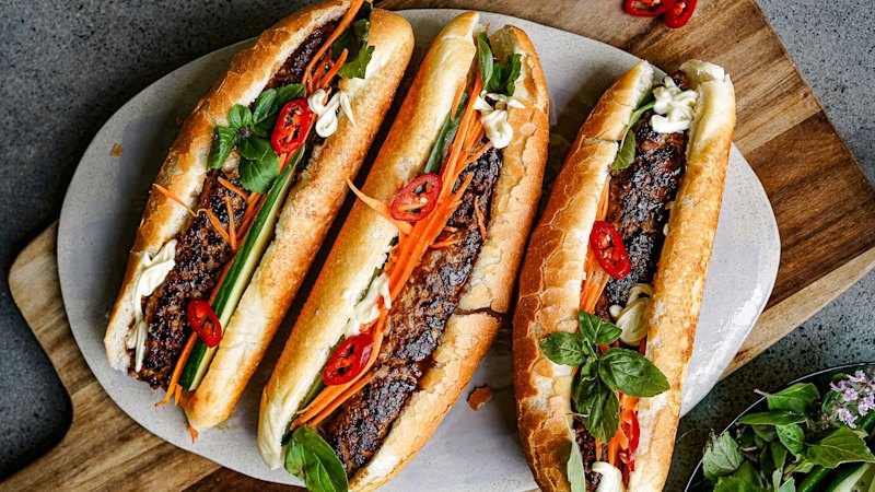DIY barbecue pork sausage banh mi