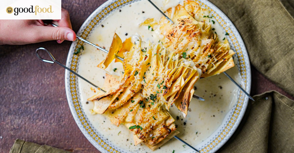 These cheesy lasagne sheet skewers deliver the crunchy edges you crave