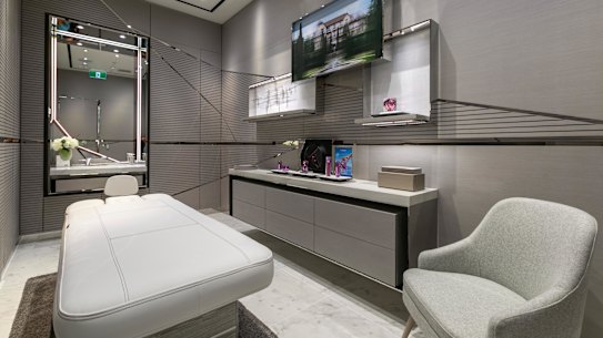 Inside the lounge: It seems counter-intuitive to do anything “luxury” when you’re about to get on a plane.