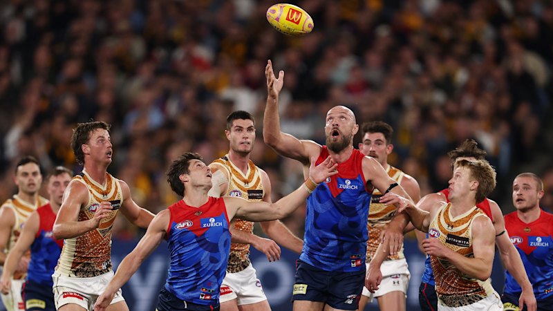 AFL LIVE: Hawthorn and Melbourne go head-to-head in Tasmania as round 17 continues
