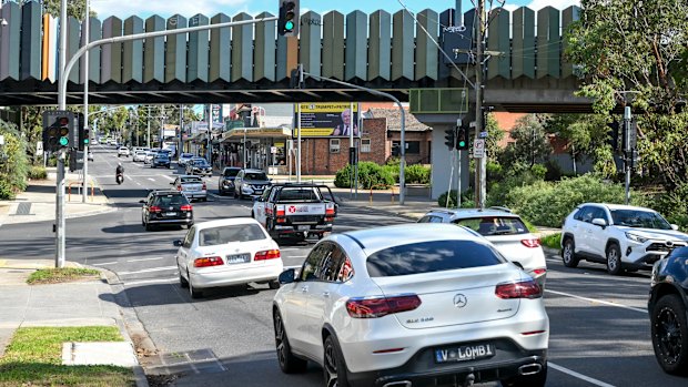 Traffic on Lower Plenty Road.