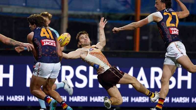 AFL LIVE: Hawks soar into the lead but superstar faces head injury concern, spotlighting HIA process