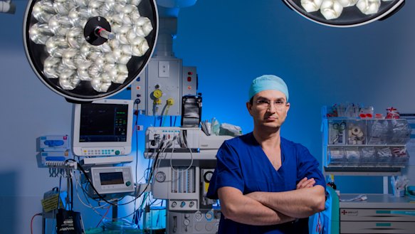 Associate Professor Munjed Al Muderis in his operating room in 2014.