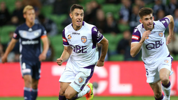 Leaving it late: Chris Ikonomidis (centre) celebrates after putting Perth Glory ahead during injury time against Melbourne Victory at AAMI Park.