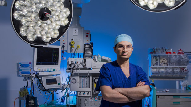 Associate Professor Munjed Al Muderis in his operating room in 2014.