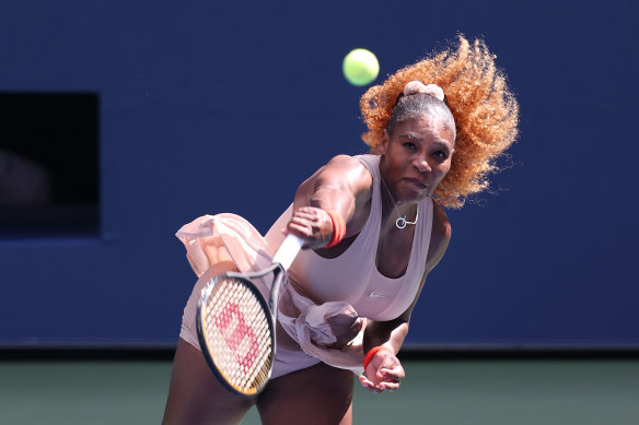 No.3 seed Serena Williams advances.