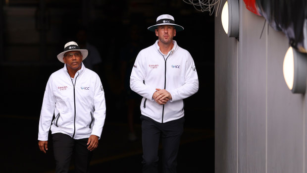 Umpire dress cricket sales