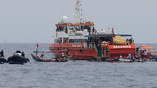 Divers zero in on Lion Air Flight 610 black boxes