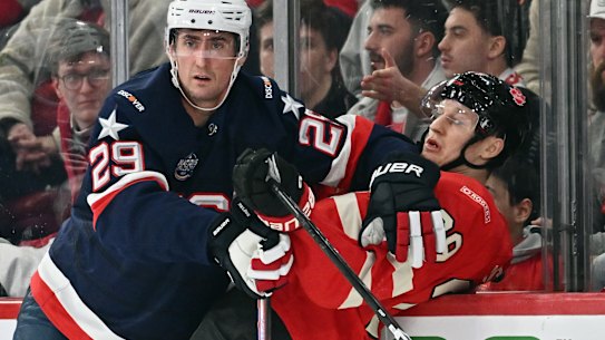 Fans gave the Star-Spangled Banner an icy reception before US and Canadian players clashed.