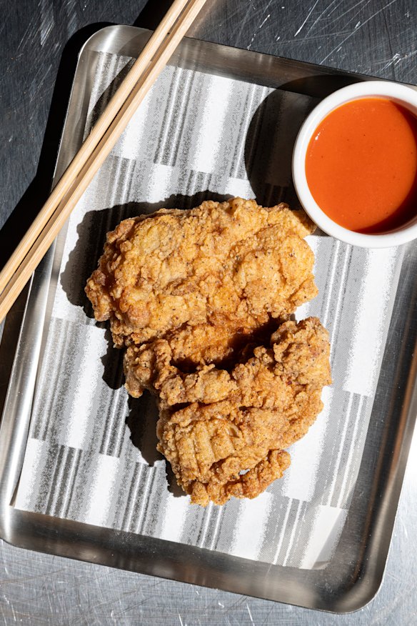 “Suupaachiki” fried chicken marinated in spices, soy sauce and sake.