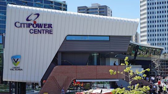 Fire engines arrive at the ground as play between the Renegades and the Scorchers is suspended due to a fire alarm.