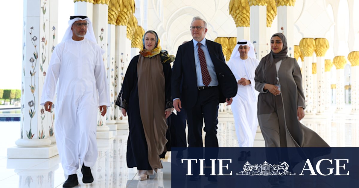 PM tours UAE mosque, pleads with Middle Eastern grocery giant to set up shop in Australia