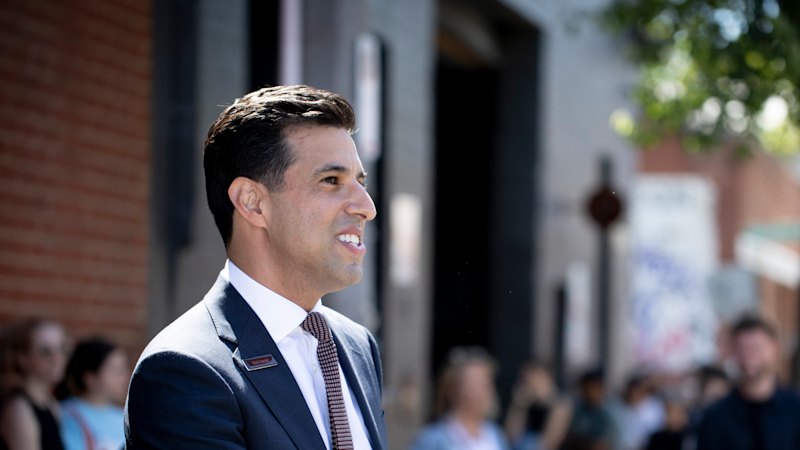 Buyers’ advocates go toe-to-toe over $915,000 Fitzroy apartment metres from Lune