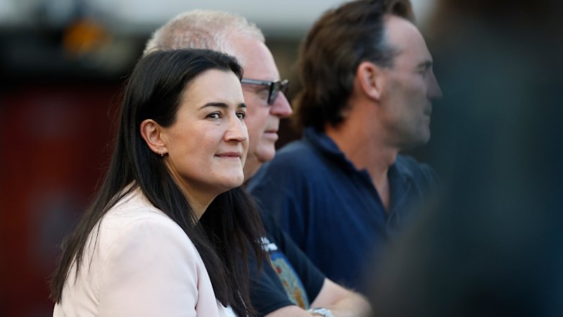 AFL executive Laura Kane to run AFLW; Carlton Blues admit comeback problem after second half drubbing by the Demons