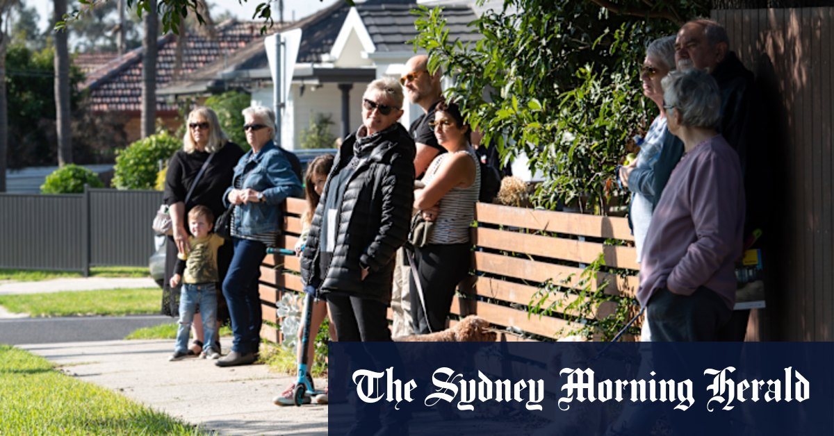 Melbourne auctions: Yarraville house last sold for $1.62 million passes in on $1.405 million bid - Vimarsana News