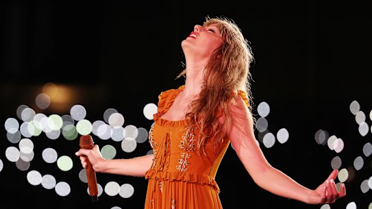 Is Swift appealing to the heavens for an answer on apostrophe use?