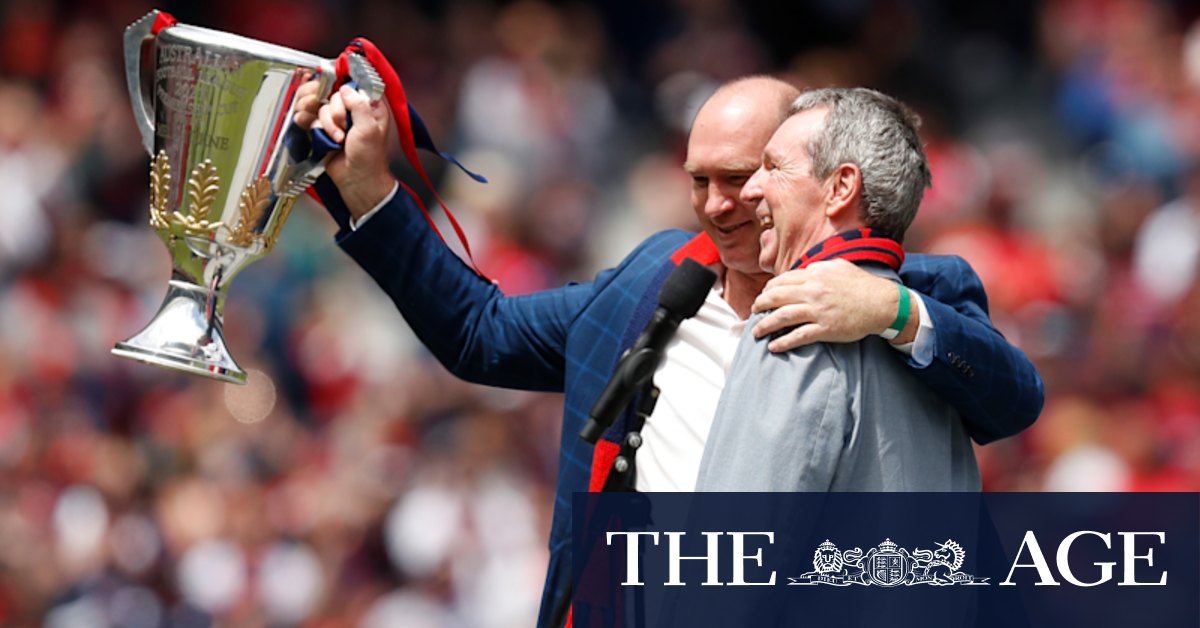 Melbourne greats on hand as Demons fans flock to see team lift cup - Vimarsana News