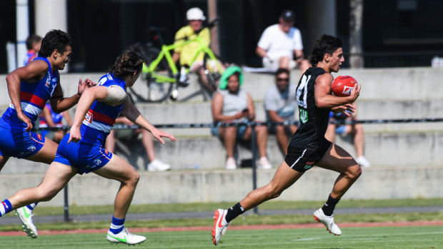 Nick Daicos bursts away.