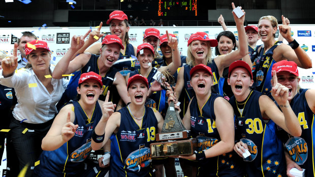 Kellie Henning, Michelle Cosier, Tracey Beatty and Peta Sinclair played together in the 2008-09 WNBL title and Sandy Tomley was an assistant coach.