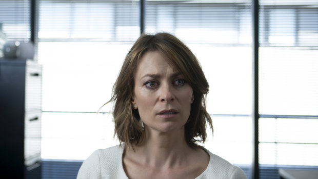 Kat Stewart plays fastidious lawyer Liz in Five Bedrooms.