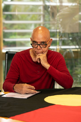 Artist Harold Thomas signing the Aboriginal flag agreement.