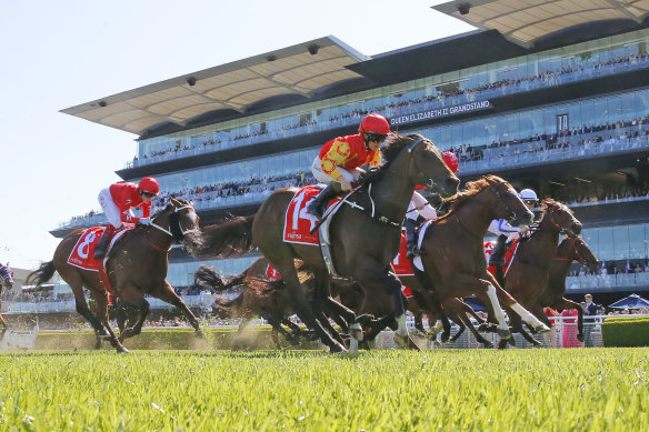 Rachel King rides Rocketing By (No.14) to victory in the Sydney Stakes at a packed Royal Randwick.