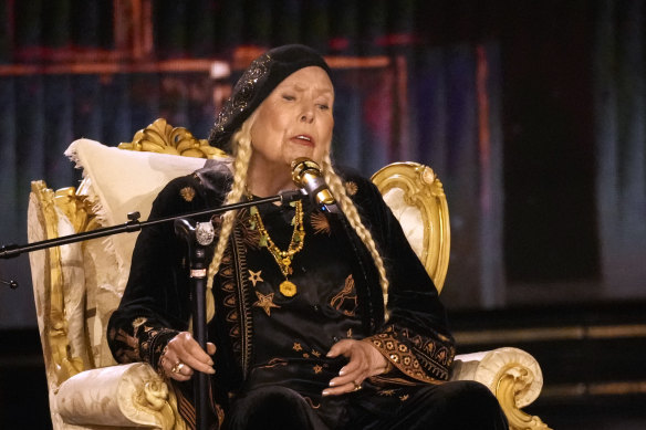 Joni Mitchell performs Both Sides Now at the 66th Grammy Awards.