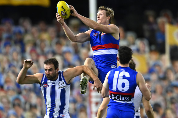 Alex Keath of the Bulldogs marks over the top of Ben Cunnington.
