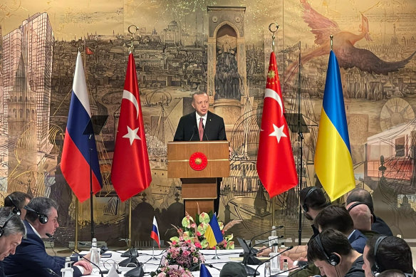 Turkish President Recep Tayyip Erdogan, centre, welcomes the Russian, left, and Ukrainian delegations for talks in Istanbul.