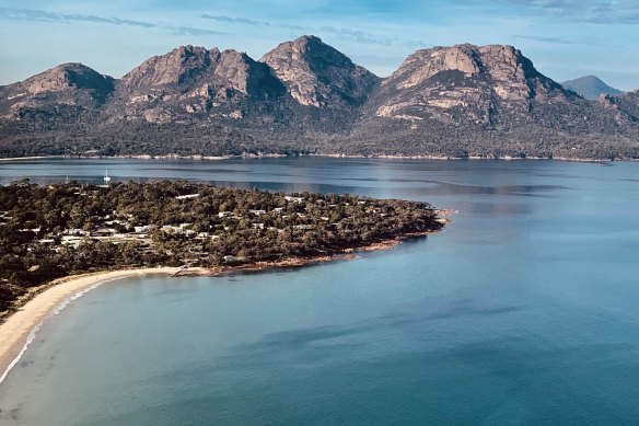 Town is dwarfed by the half-kilometre-high Hazard ranges.