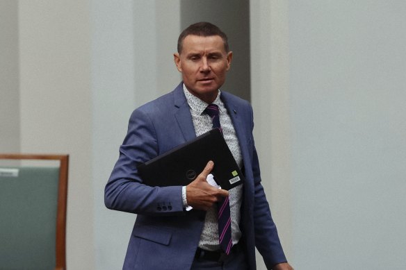 Federal Liberal MP Andrew Laming will quit politics after it was alleged he harassed women online. 