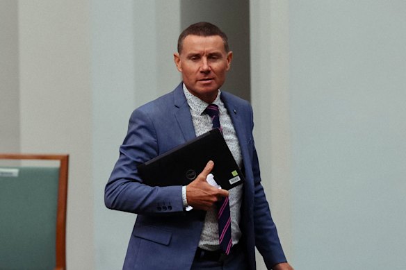 Federal Liberal MP Andrew Laming will quit politics after it was alleged he harassed women online. 