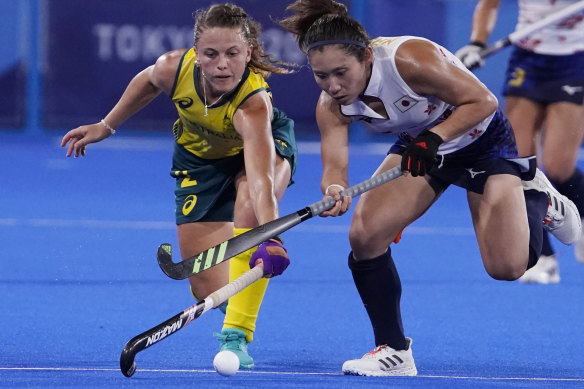 Australia’s Ambrosia Malone and Japan’s Yukari Mano vie for possession on Wednesday night.