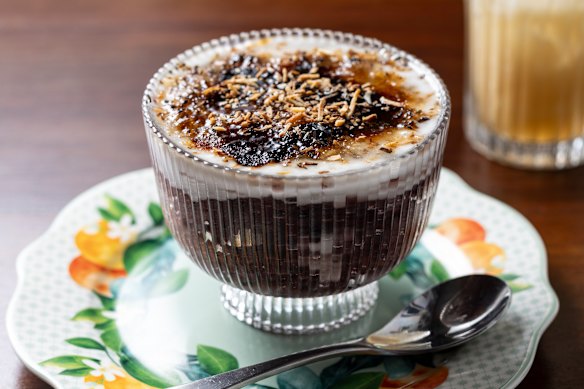 Khao neow brulee (bruleed coconut sticky rice).