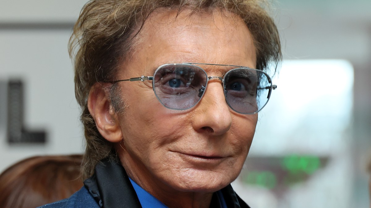 Barry Manilow Cuts Las Vegas Return Short and Cancels Shows Due to Bronchitis
