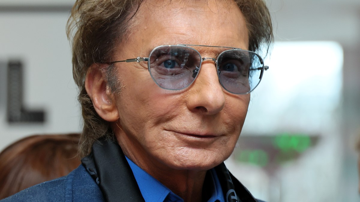 Barry Manilow Cancels Vegas Shows and Takes Touring Break After Lung Cancer Battle
