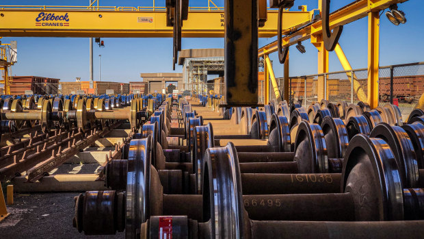 Each wheel weighs 500 kilograms.