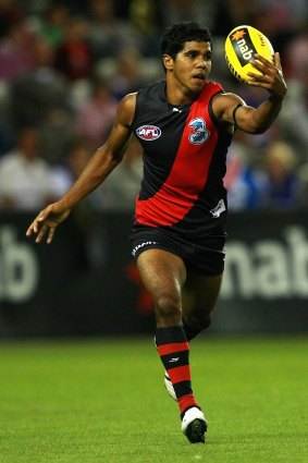 Alwyn Davey snr juggles a mark during his time with the Bombers in 2008.