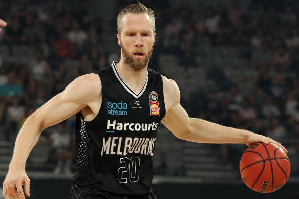 David Barlow takes on his former club when Melbourne United face the Sydney Kings in their semi-finals series opener.